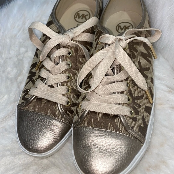 ⭐️SOLD⭐️ Michael Kors Sneakers 👟 - Picture 3 of 5